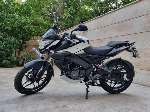 Bajaj Pulsar NS200, cover photo