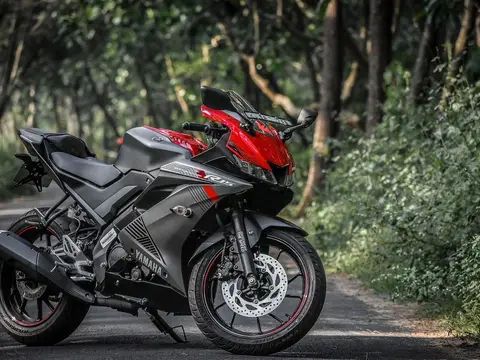 Yamaha R15 V3, cover photo